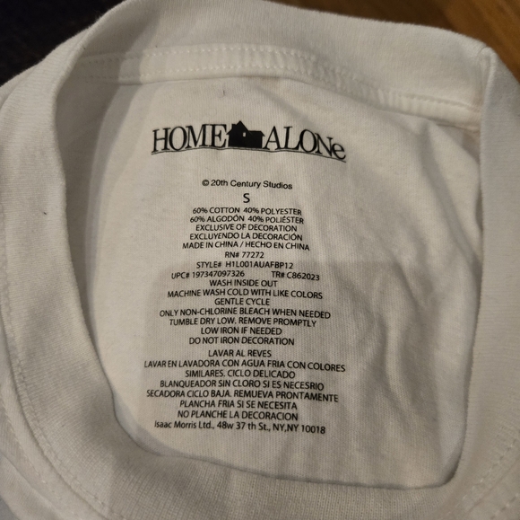 Home Alone Tshirt, Small - Picture 4 of 4